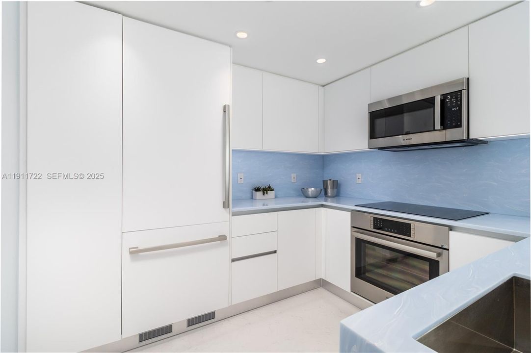 For Sale: $775,000 (2 beds, 2 baths, 1190 Square Feet)