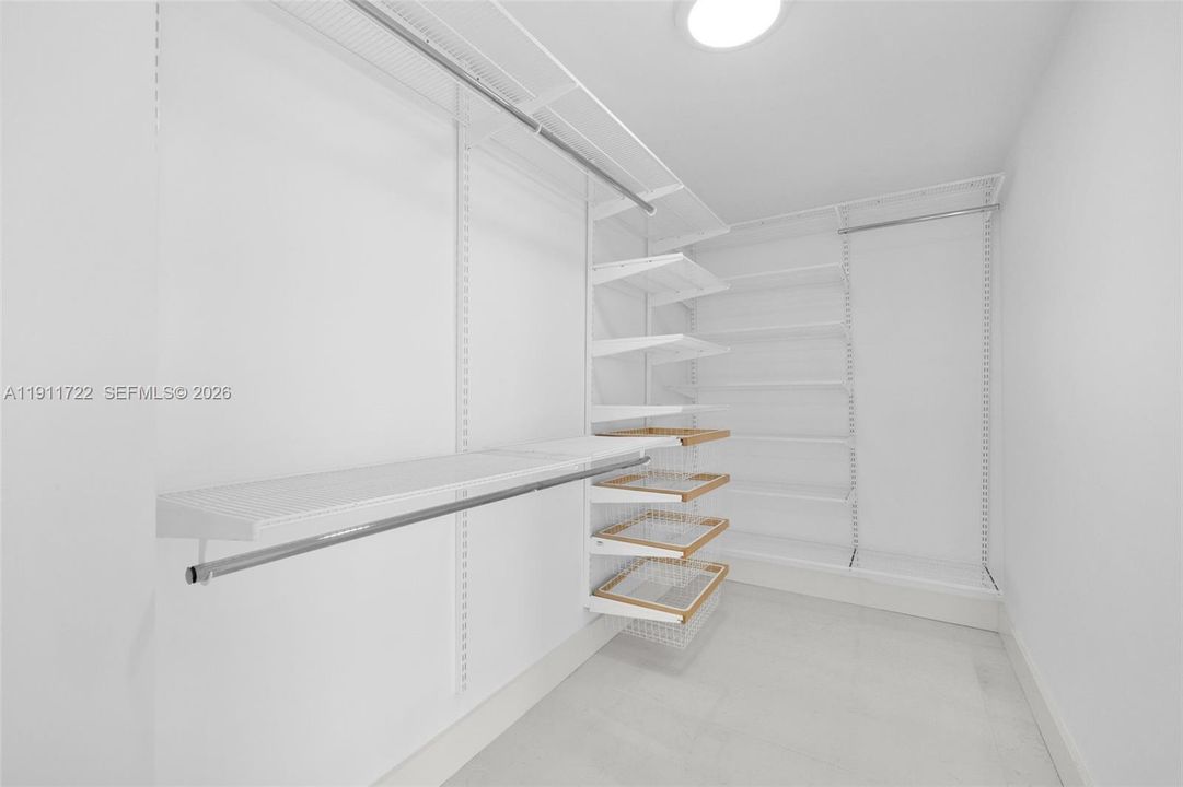 For Sale: $769,000 (2 beds, 2 baths, 1190 Square Feet)