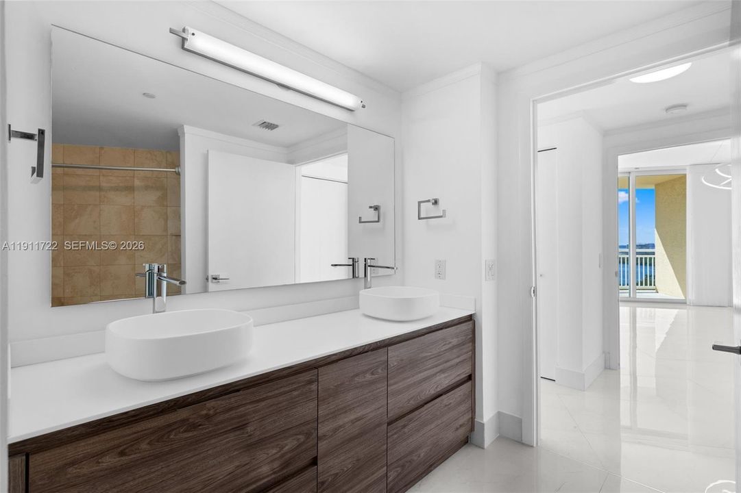 For Sale: $769,000 (2 beds, 2 baths, 1190 Square Feet)