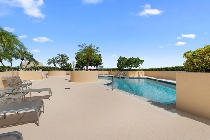 For Sale: $775,000 (2 beds, 2 baths, 1190 Square Feet)