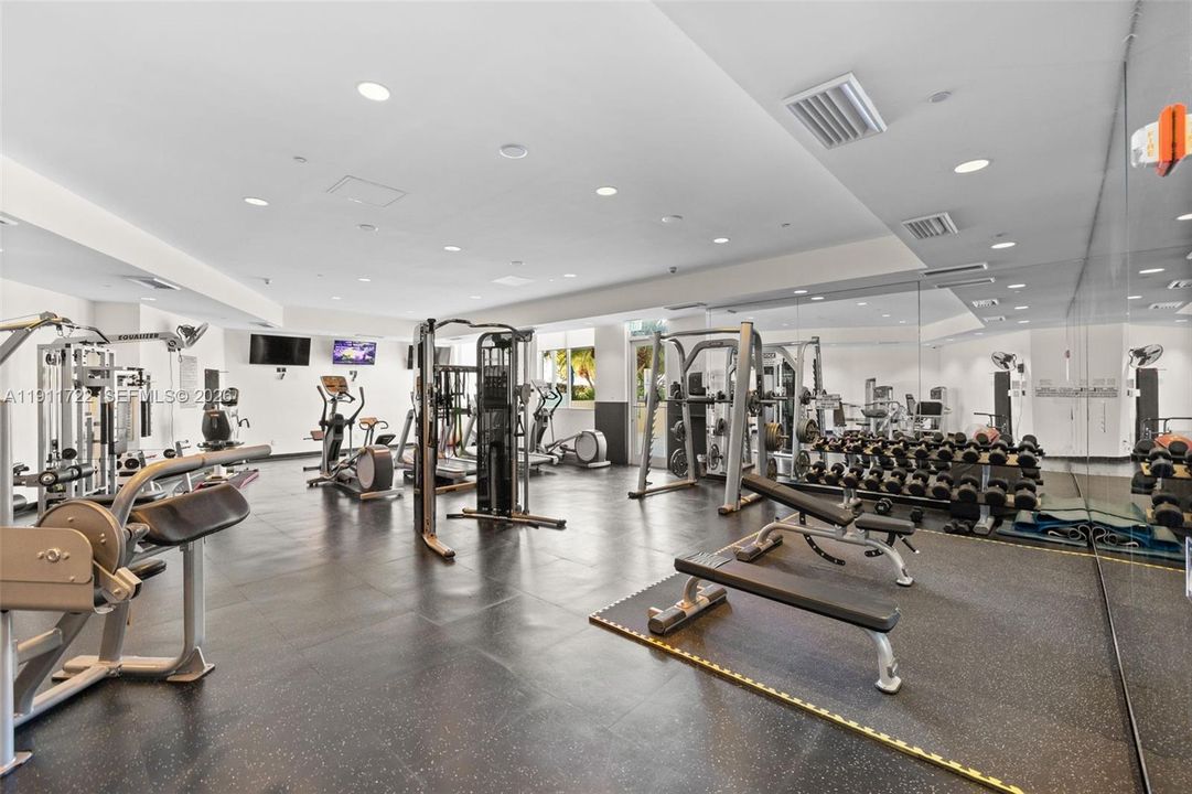 For Sale: $769,000 (2 beds, 2 baths, 1190 Square Feet)