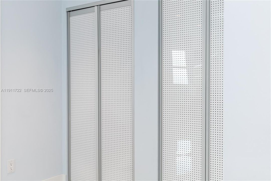 For Sale: $775,000 (2 beds, 2 baths, 1190 Square Feet)