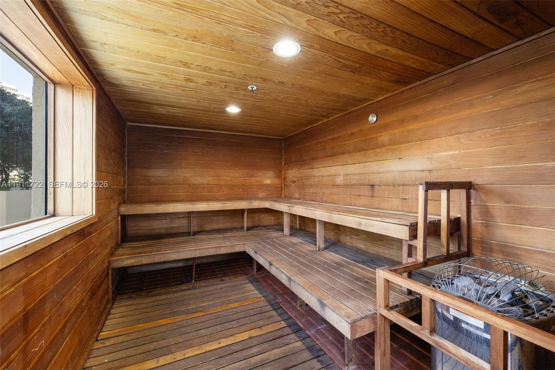 For Sale: $769,000 (2 beds, 2 baths, 1190 Square Feet)