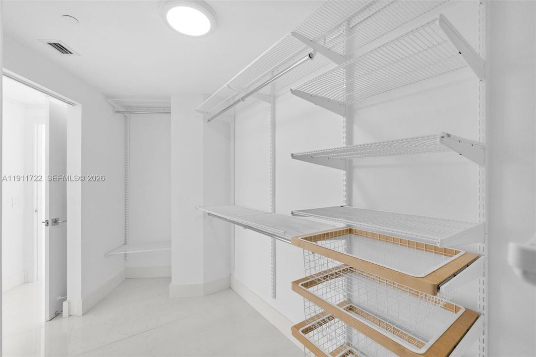 For Sale: $769,000 (2 beds, 2 baths, 1190 Square Feet)