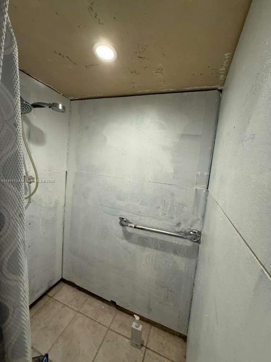 На продажу: $199,900 (1 спален, 1 ванн, 558 Квадратных фут)