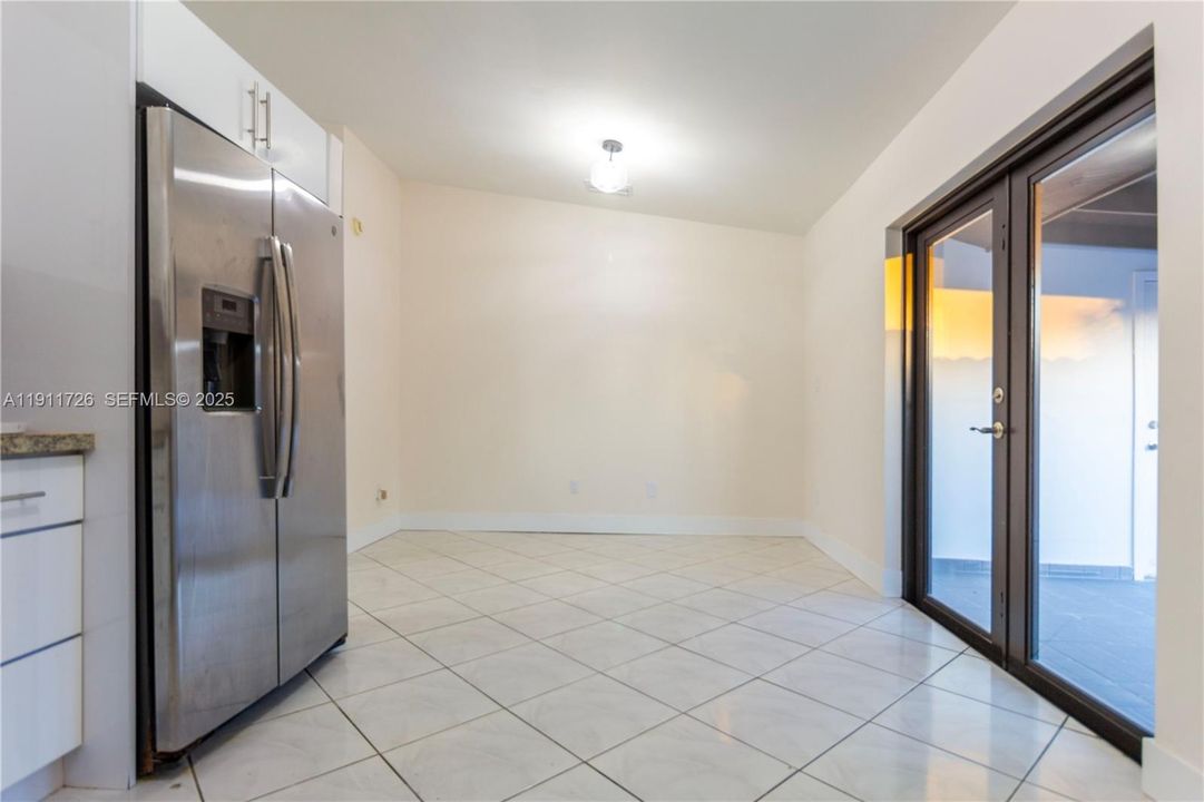 For Sale: $475,000 (2 beds, 2 baths, 986 Square Feet)
