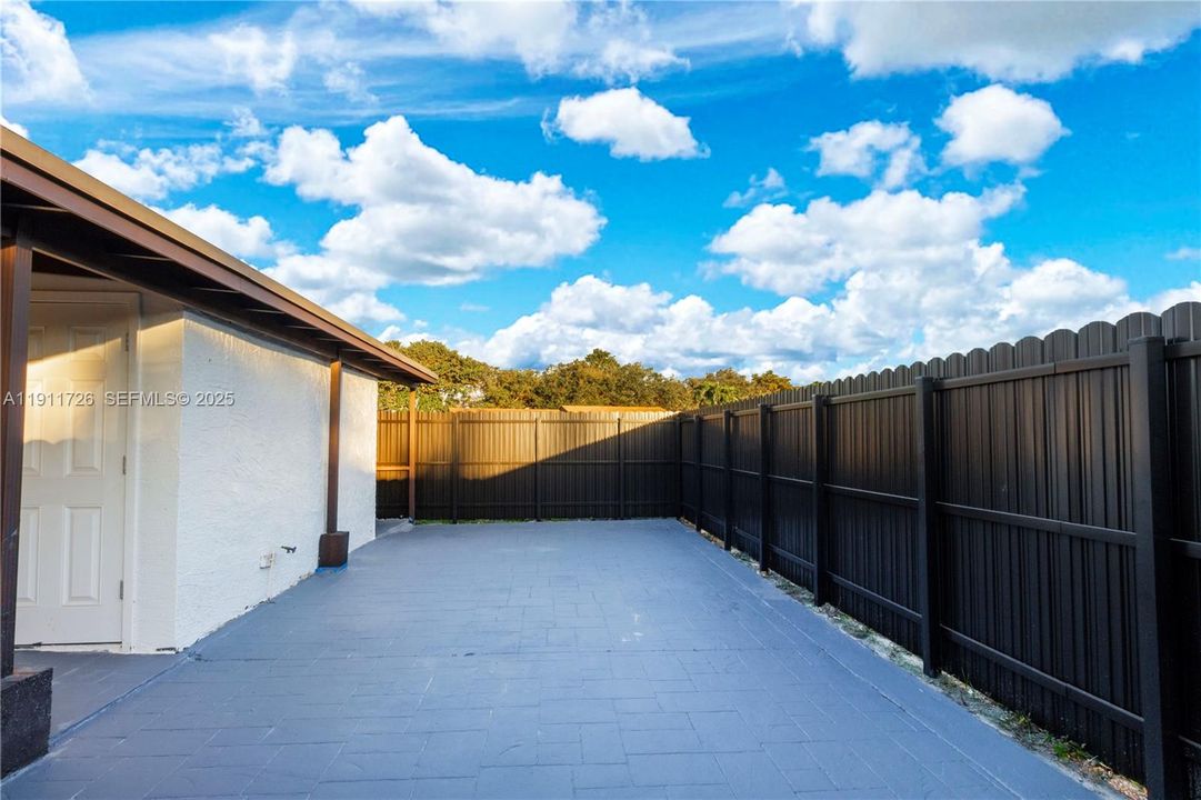 For Sale: $475,000 (2 beds, 2 baths, 986 Square Feet)