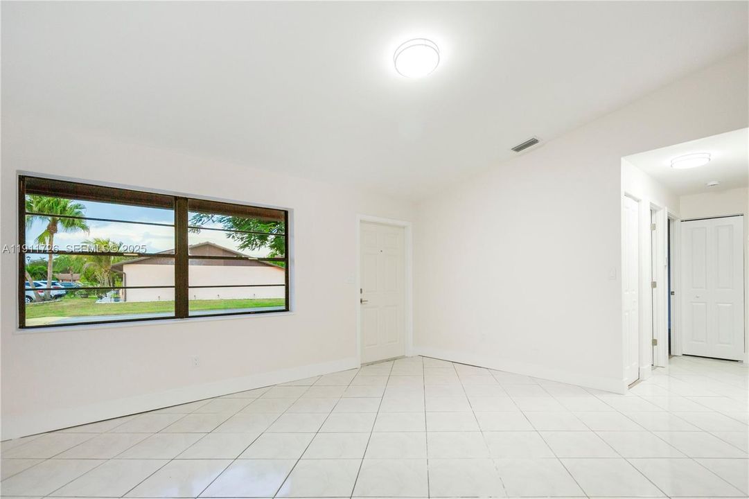 For Sale: $475,000 (2 beds, 2 baths, 986 Square Feet)