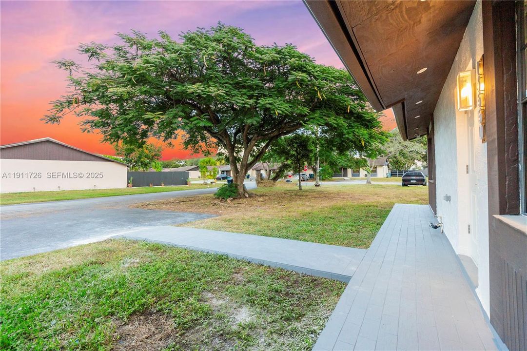 For Sale: $475,000 (2 beds, 2 baths, 986 Square Feet)