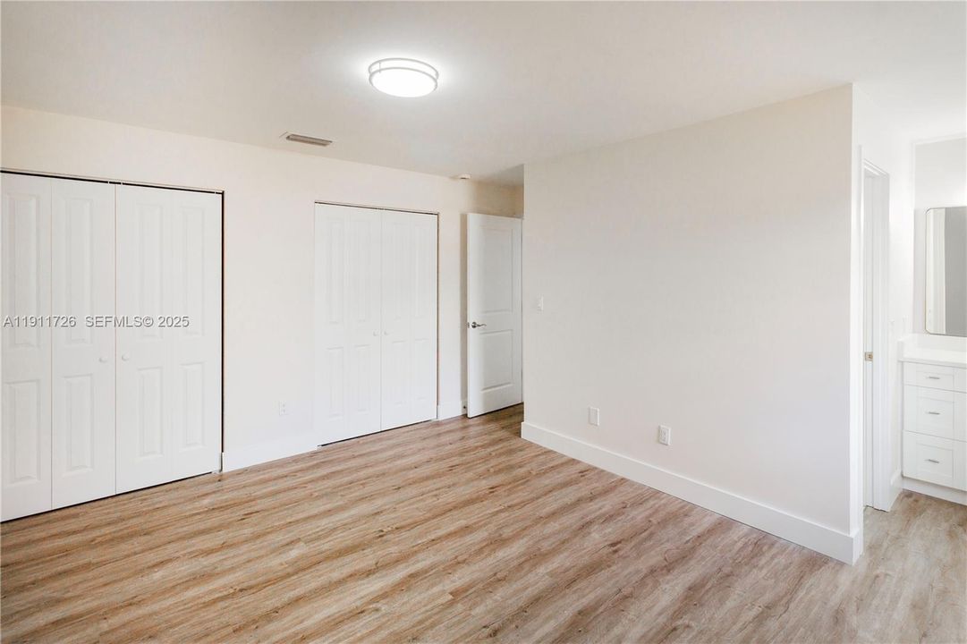 For Sale: $475,000 (2 beds, 2 baths, 986 Square Feet)