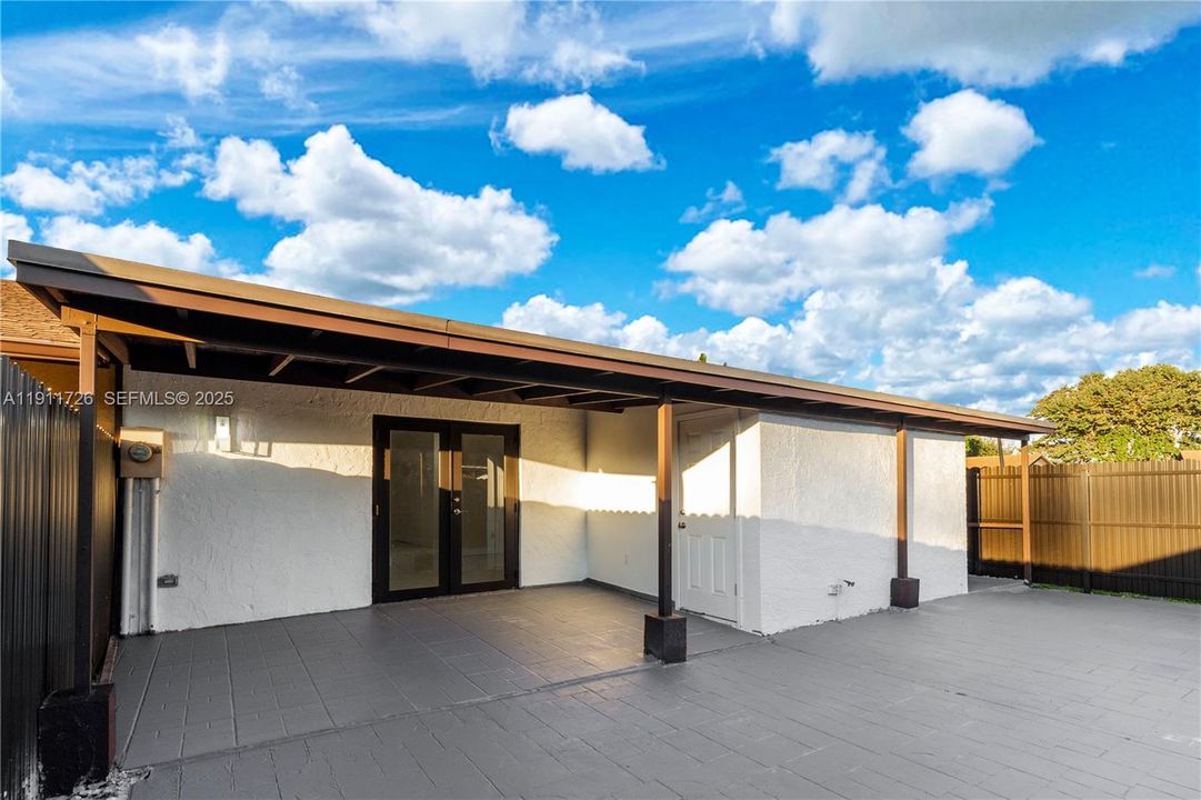 For Sale: $475,000 (2 beds, 2 baths, 986 Square Feet)