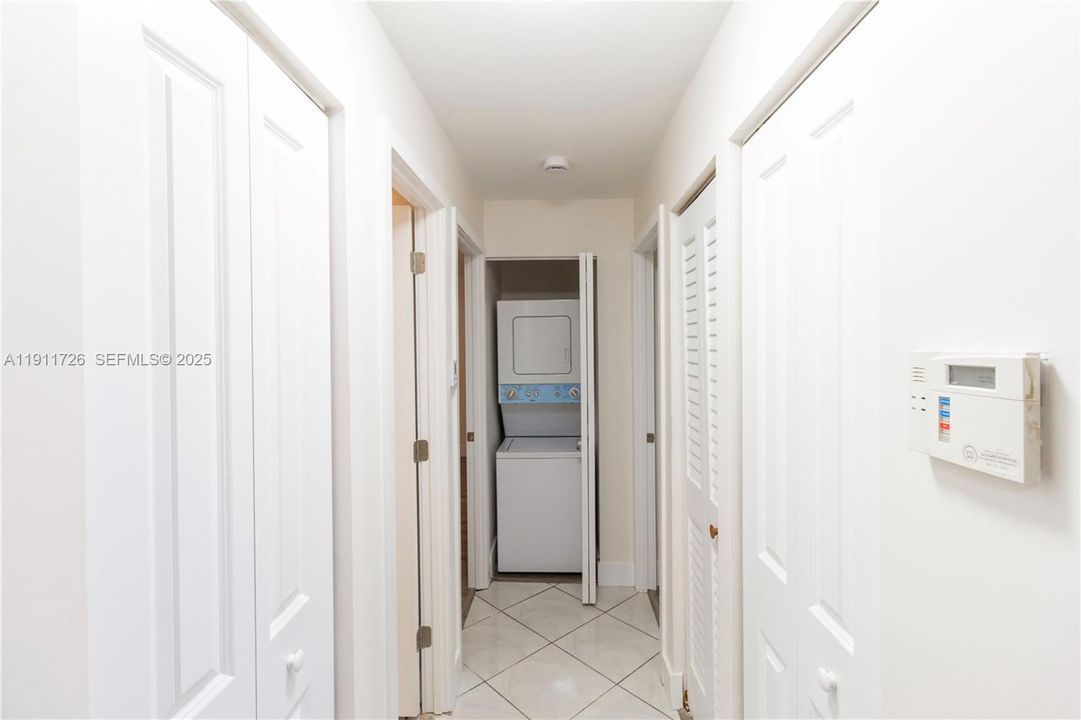 For Sale: $475,000 (2 beds, 2 baths, 986 Square Feet)