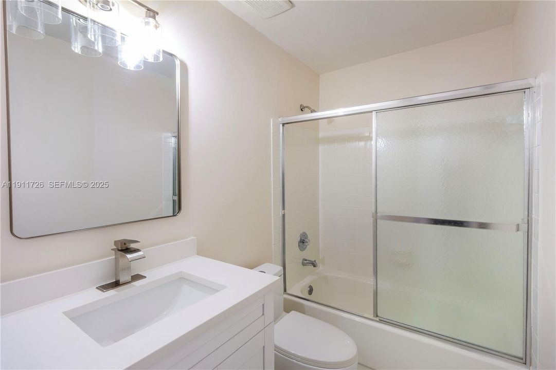 For Sale: $475,000 (2 beds, 2 baths, 986 Square Feet)