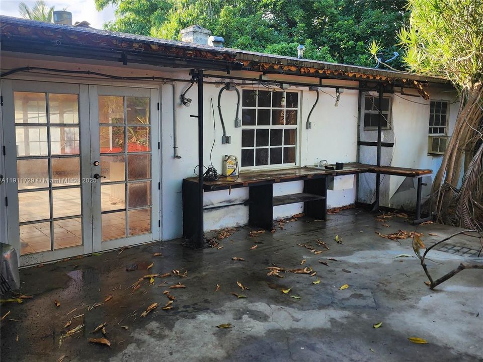 Под контрактом: $398,900 (2 спален, 1 ванн, 1300 Квадратных фут)