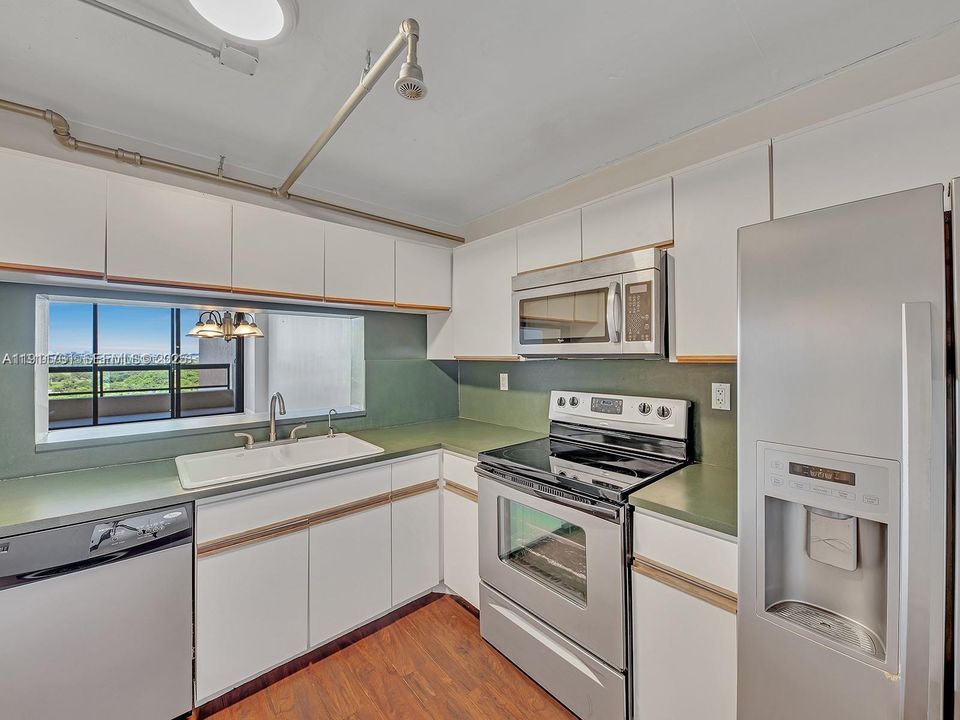 Recently Rented: $2,900 (1 beds, 1 baths, 848 Square Feet)