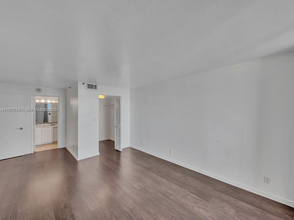 Recently Rented: $2,900 (1 beds, 1 baths, 848 Square Feet)