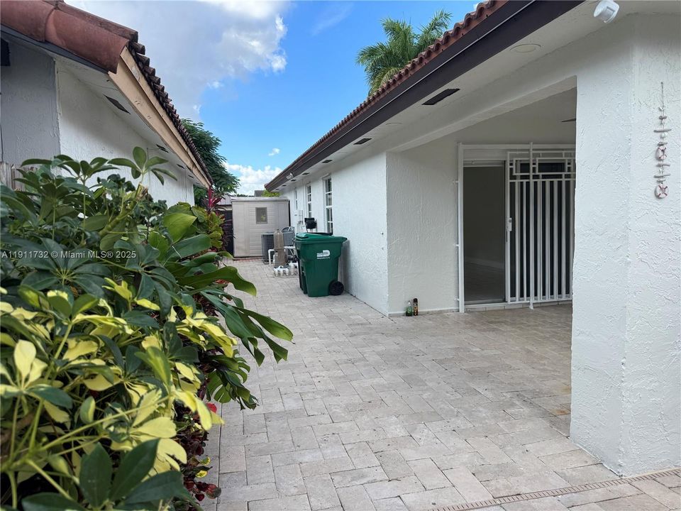 В аренду: $4,500 (3 спален, 2 ванн, 1664 Квадратных фут)