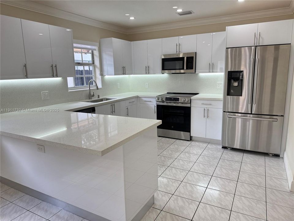 В аренду: $4,500 (3 спален, 2 ванн, 1664 Квадратных фут)