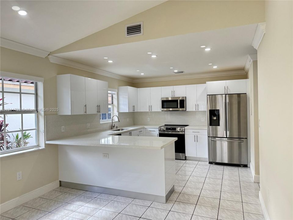 В аренду: $4,500 (3 спален, 2 ванн, 1664 Квадратных фут)