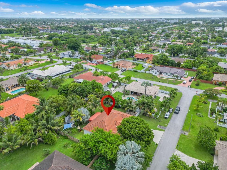 En Venta: $945,000 (4 camas, 3 baños, 2092 Pies cuadrados)