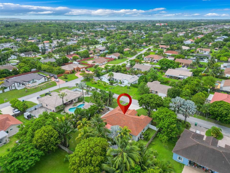 En Venta: $945,000 (4 camas, 3 baños, 2092 Pies cuadrados)