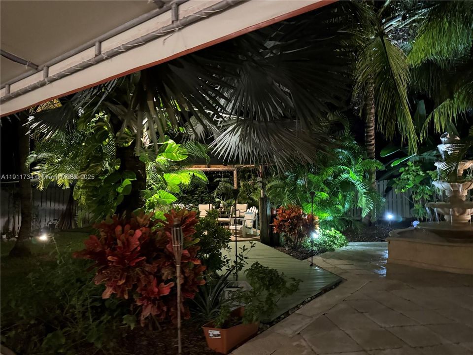 En Venta: $945,000 (4 camas, 3 baños, 2092 Pies cuadrados)