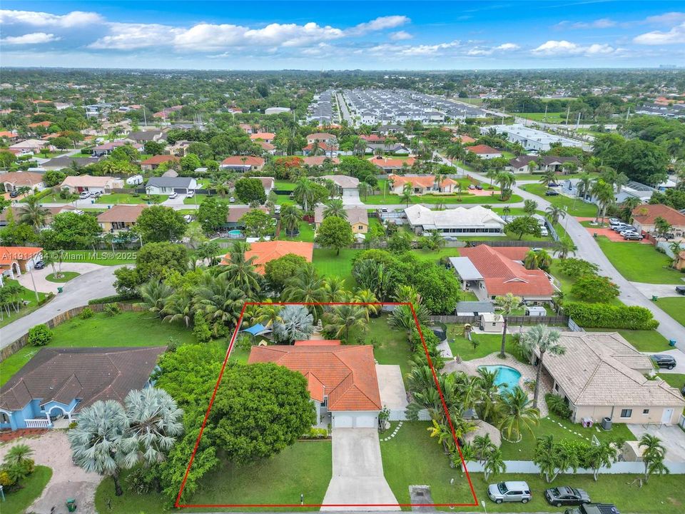 En Venta: $945,000 (4 camas, 3 baños, 2092 Pies cuadrados)