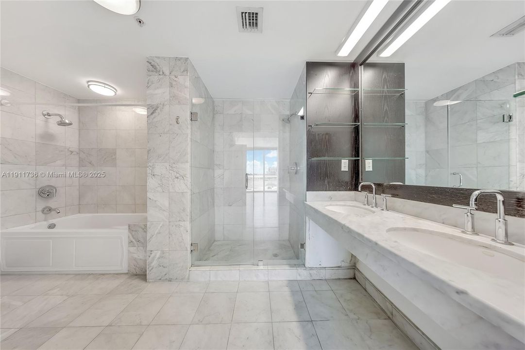 Под контрактом: $1,150,000 (3 спален, 3 ванн, 1712 Квадратных фут)