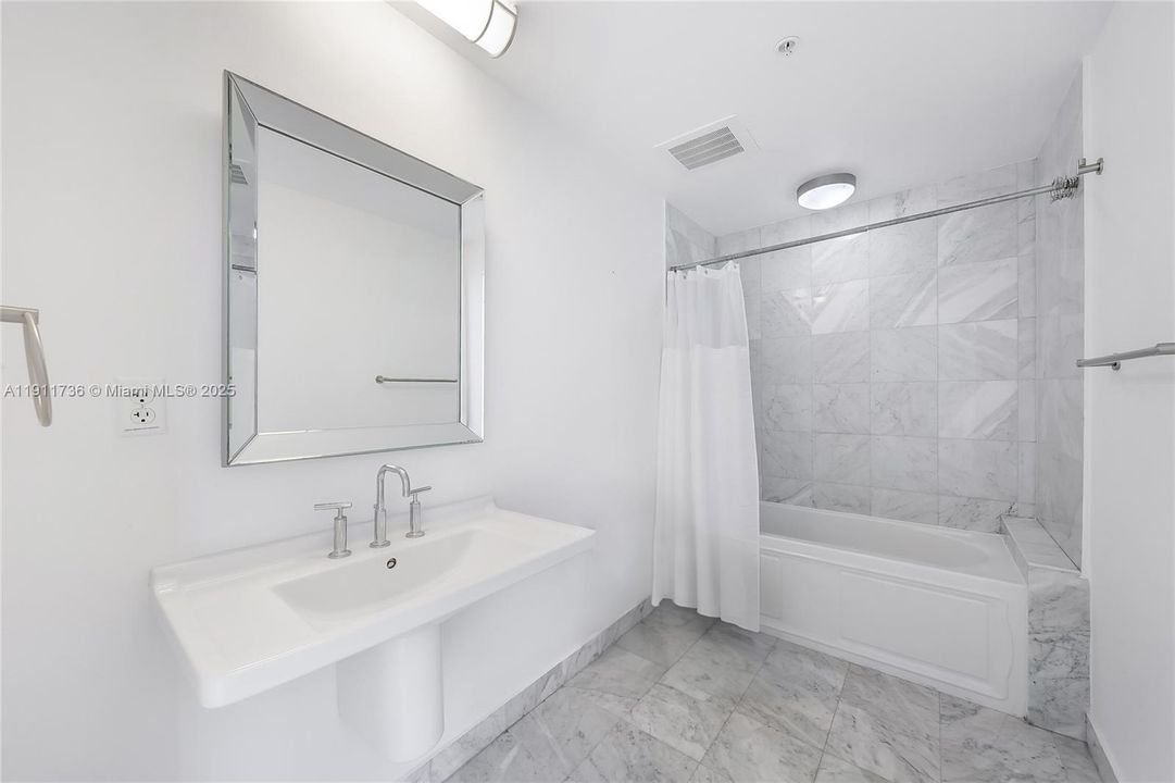 Под контрактом: $1,150,000 (3 спален, 3 ванн, 1712 Квадратных фут)