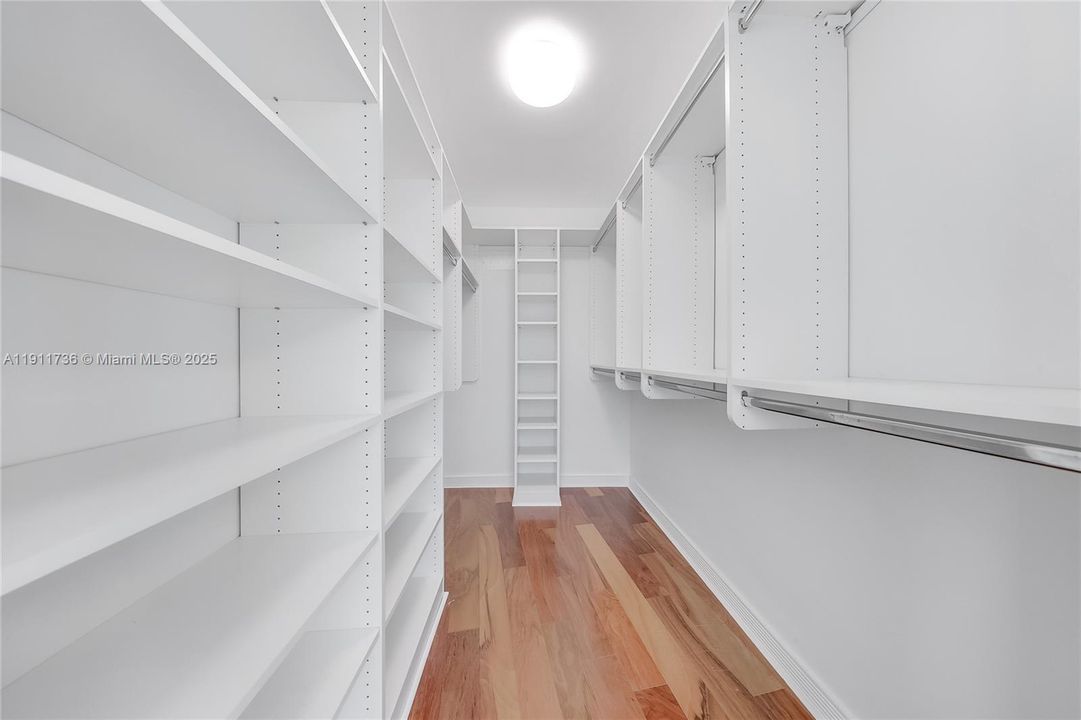 Под контрактом: $1,150,000 (3 спален, 3 ванн, 1712 Квадратных фут)