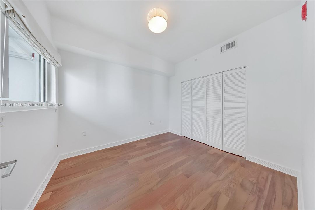 Под контрактом: $1,150,000 (3 спален, 3 ванн, 1712 Квадратных фут)