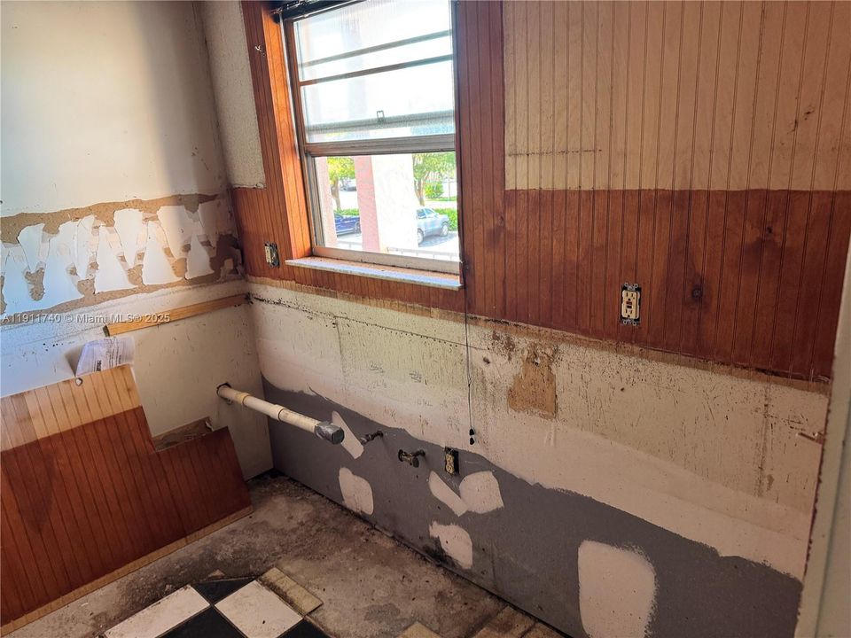 Recently Sold: $110,000 (1 beds, 1 baths, 638 Square Feet)