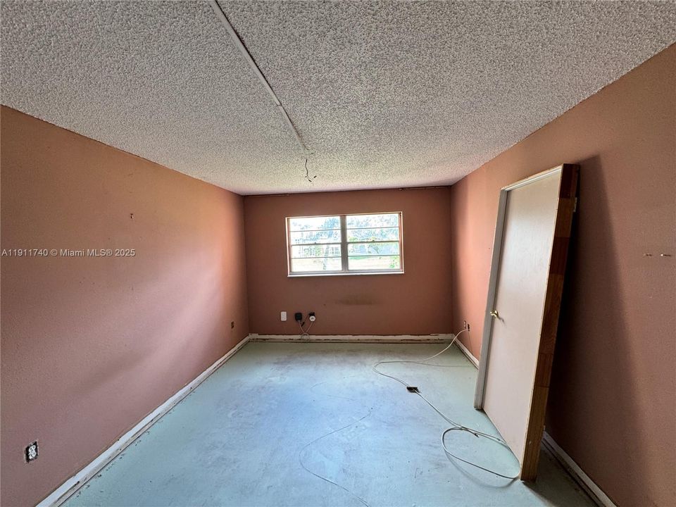 Recently Sold: $110,000 (1 beds, 1 baths, 638 Square Feet)