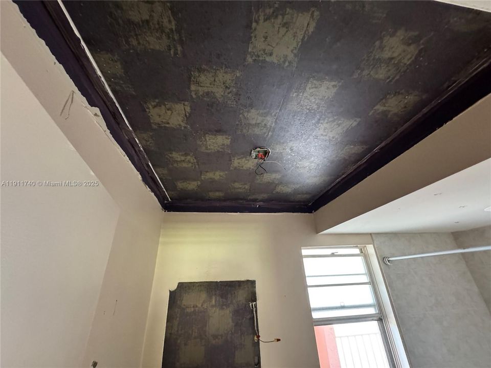 Recently Sold: $110,000 (1 beds, 1 baths, 638 Square Feet)