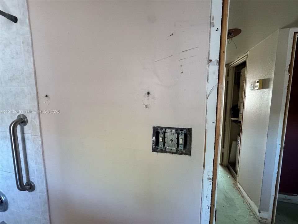 Recently Sold: $110,000 (1 beds, 1 baths, 638 Square Feet)