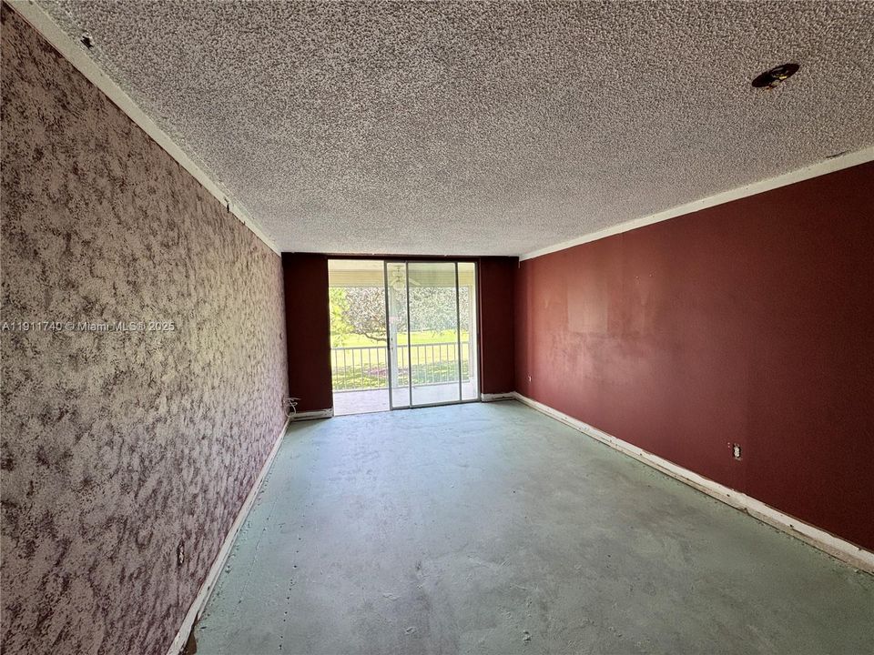 Recently Sold: $110,000 (1 beds, 1 baths, 638 Square Feet)