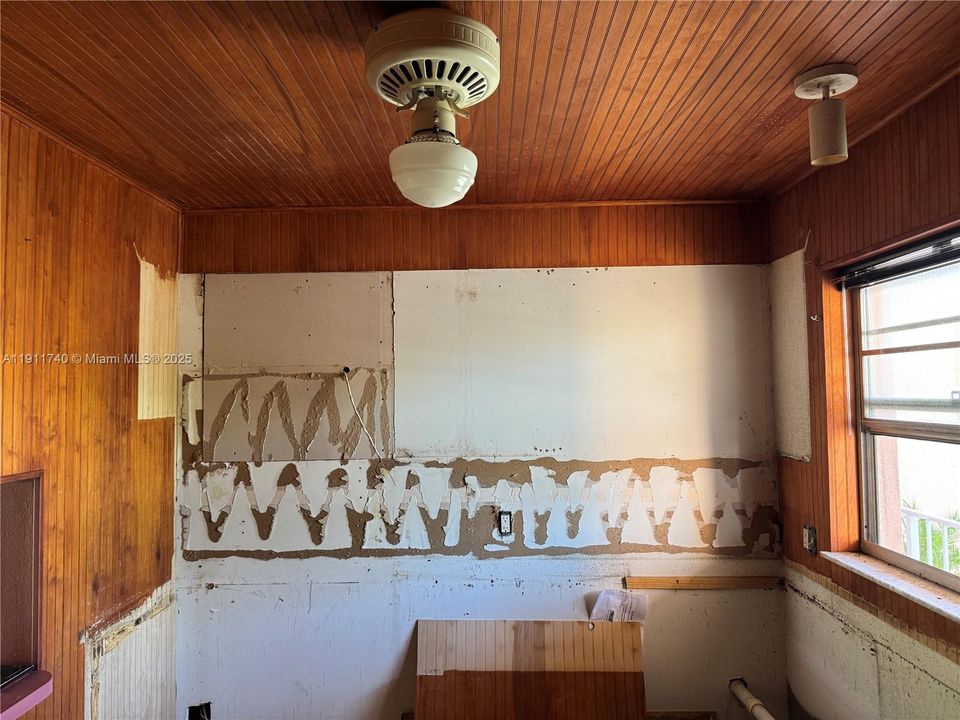 Recently Sold: $110,000 (1 beds, 1 baths, 638 Square Feet)