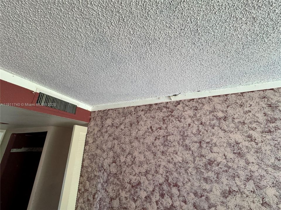 Recently Sold: $110,000 (1 beds, 1 baths, 638 Square Feet)