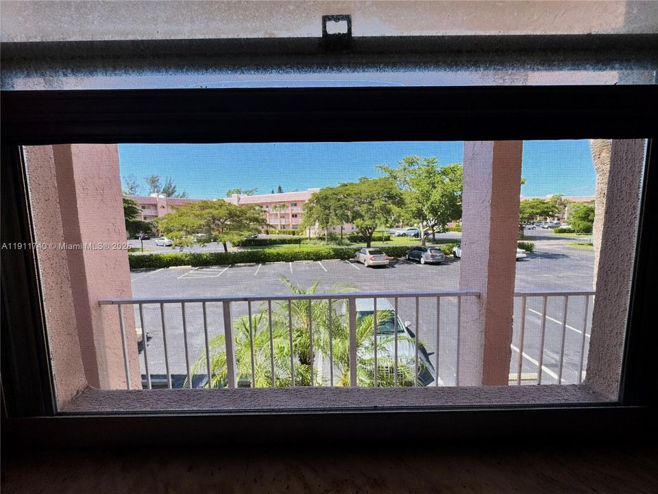 Recently Sold: $110,000 (1 beds, 1 baths, 638 Square Feet)