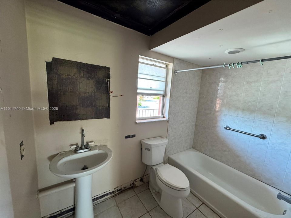 Recently Sold: $110,000 (1 beds, 1 baths, 638 Square Feet)