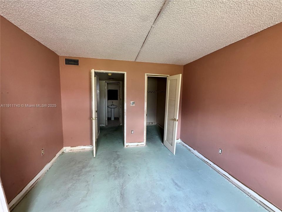 Recently Sold: $110,000 (1 beds, 1 baths, 638 Square Feet)