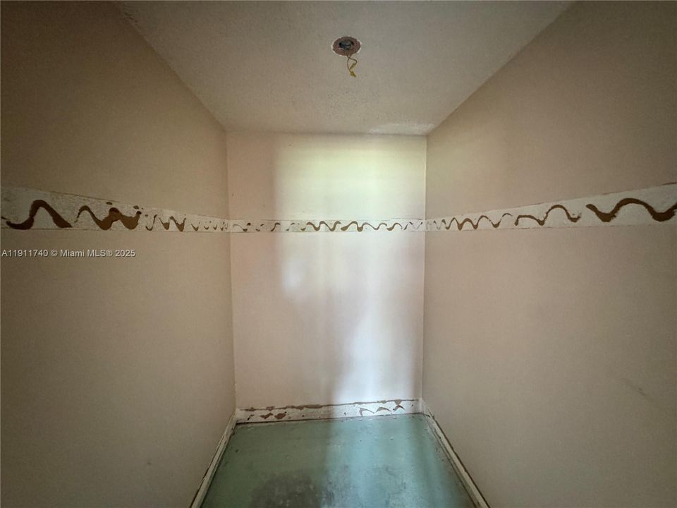 Recently Sold: $110,000 (1 beds, 1 baths, 638 Square Feet)