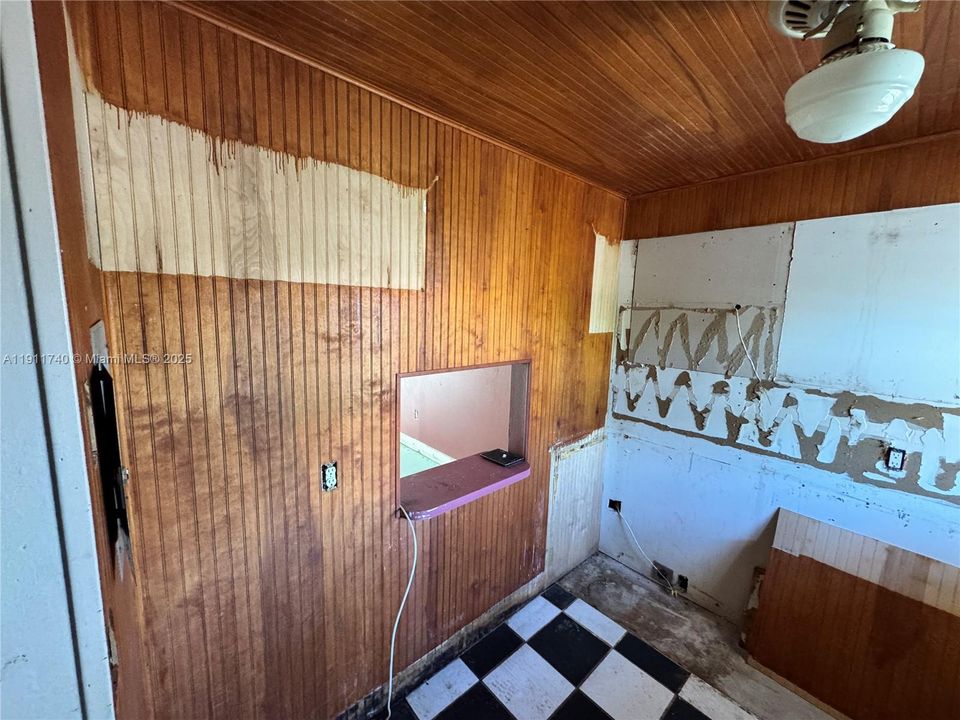 Recently Sold: $110,000 (1 beds, 1 baths, 638 Square Feet)