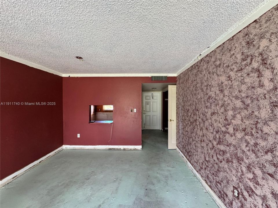 Recently Sold: $110,000 (1 beds, 1 baths, 638 Square Feet)