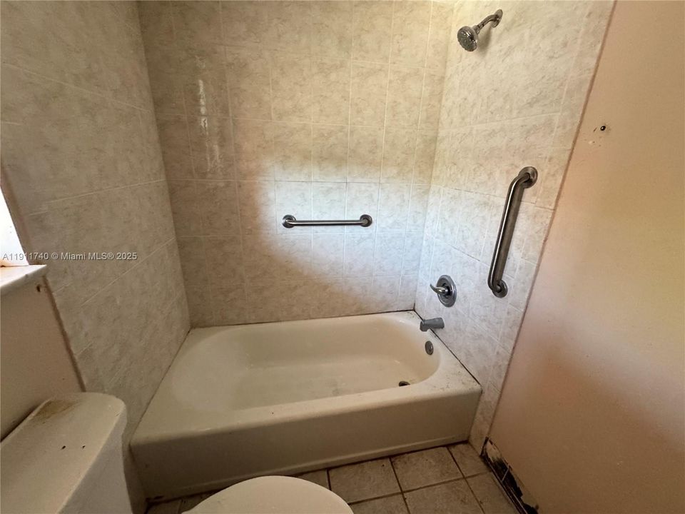 Recently Sold: $110,000 (1 beds, 1 baths, 638 Square Feet)