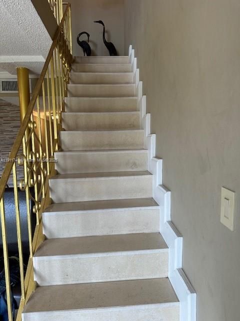 待售: $395,000 (1 贝兹, 1 浴室, 930 平方英尺)