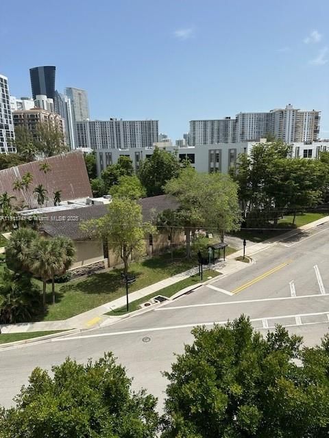 待售: $395,000 (1 贝兹, 1 浴室, 930 平方英尺)