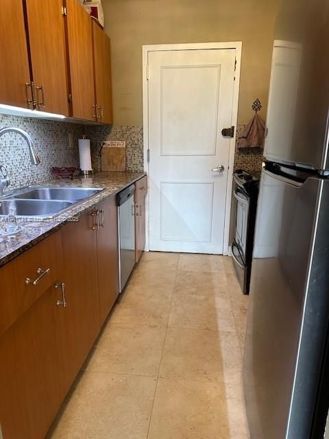 待售: $395,000 (1 贝兹, 1 浴室, 930 平方英尺)