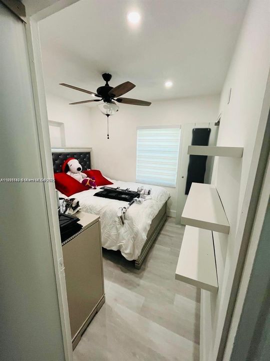 Active With Contract: $2,400 (2 beds, 1 baths, 786 Square Feet)