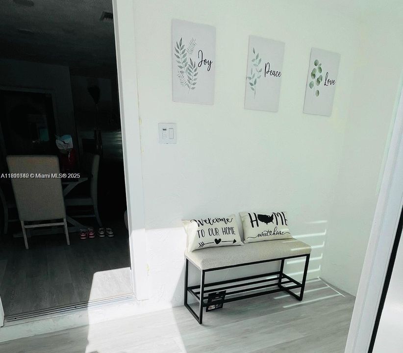 Active With Contract: $2,400 (2 beds, 1 baths, 786 Square Feet)